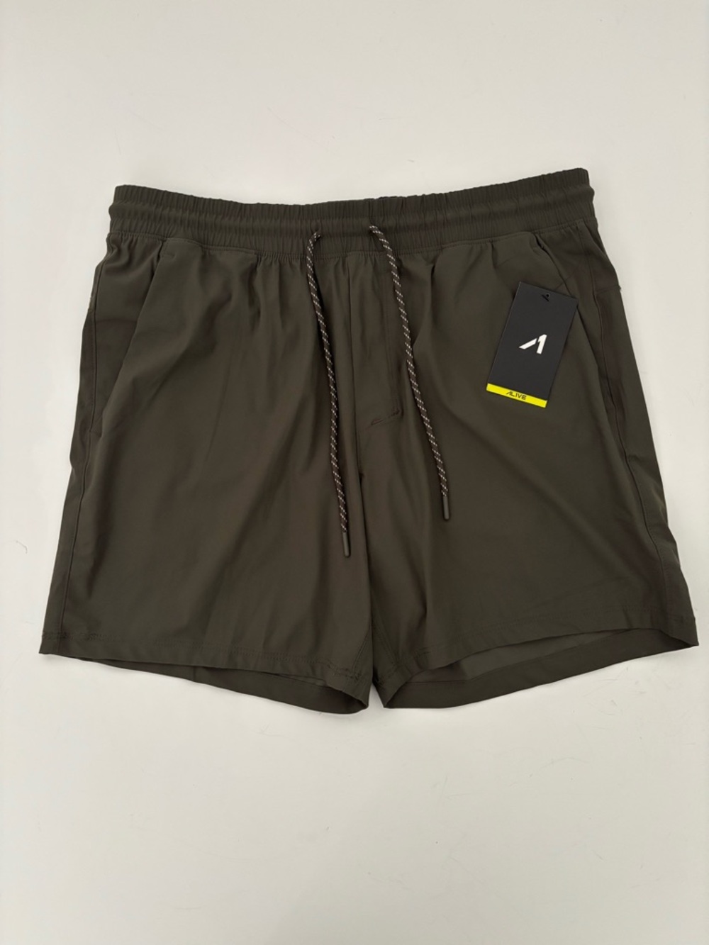 Alive Qwick-Dry Athletic Short Size M